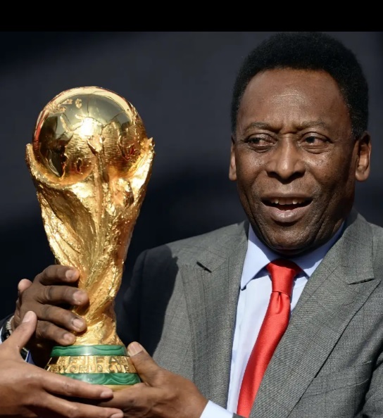 Vua bóng đá Pelé trong vòng tay yêu thương của gia đình