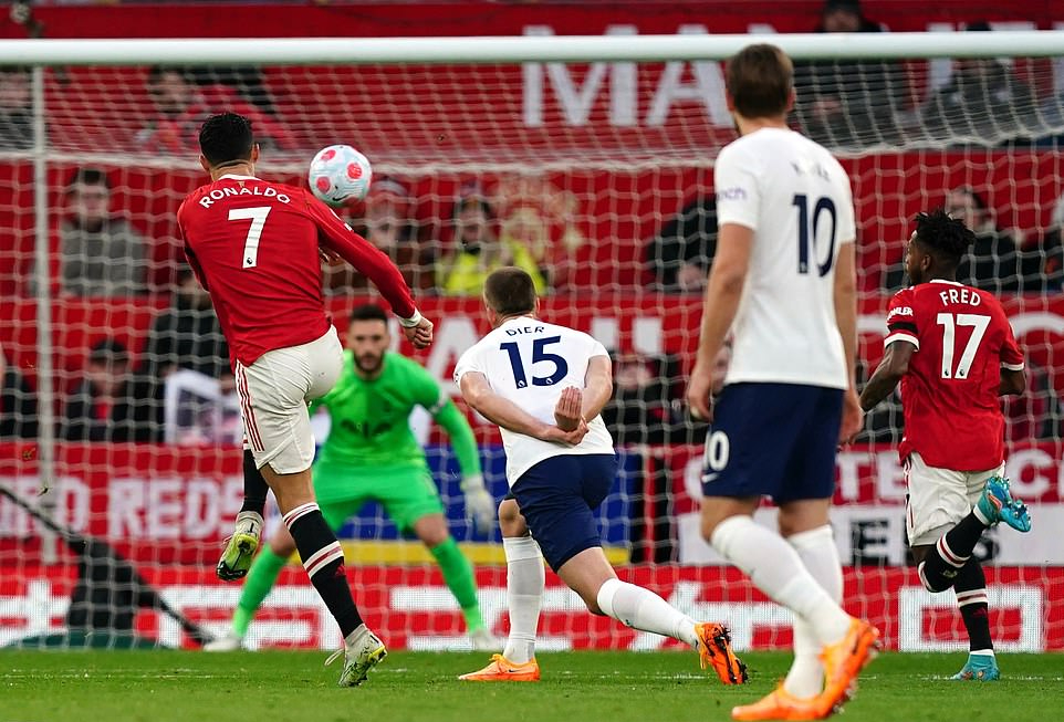 Ronaldo lập hat-trick siêu đỉnh, Man United hạ Tottenham ở Old Trafford